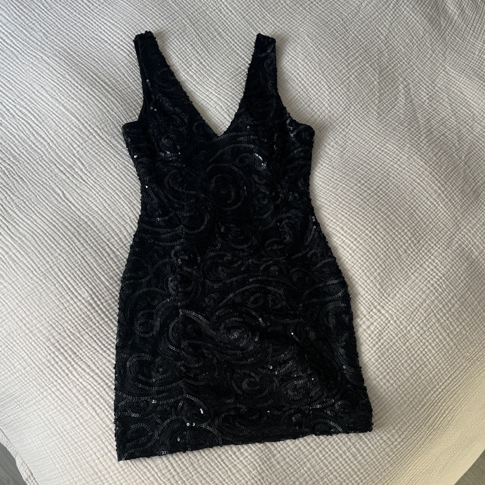Black V-Neck Sequin Mini Dress - Picture 6 of 7